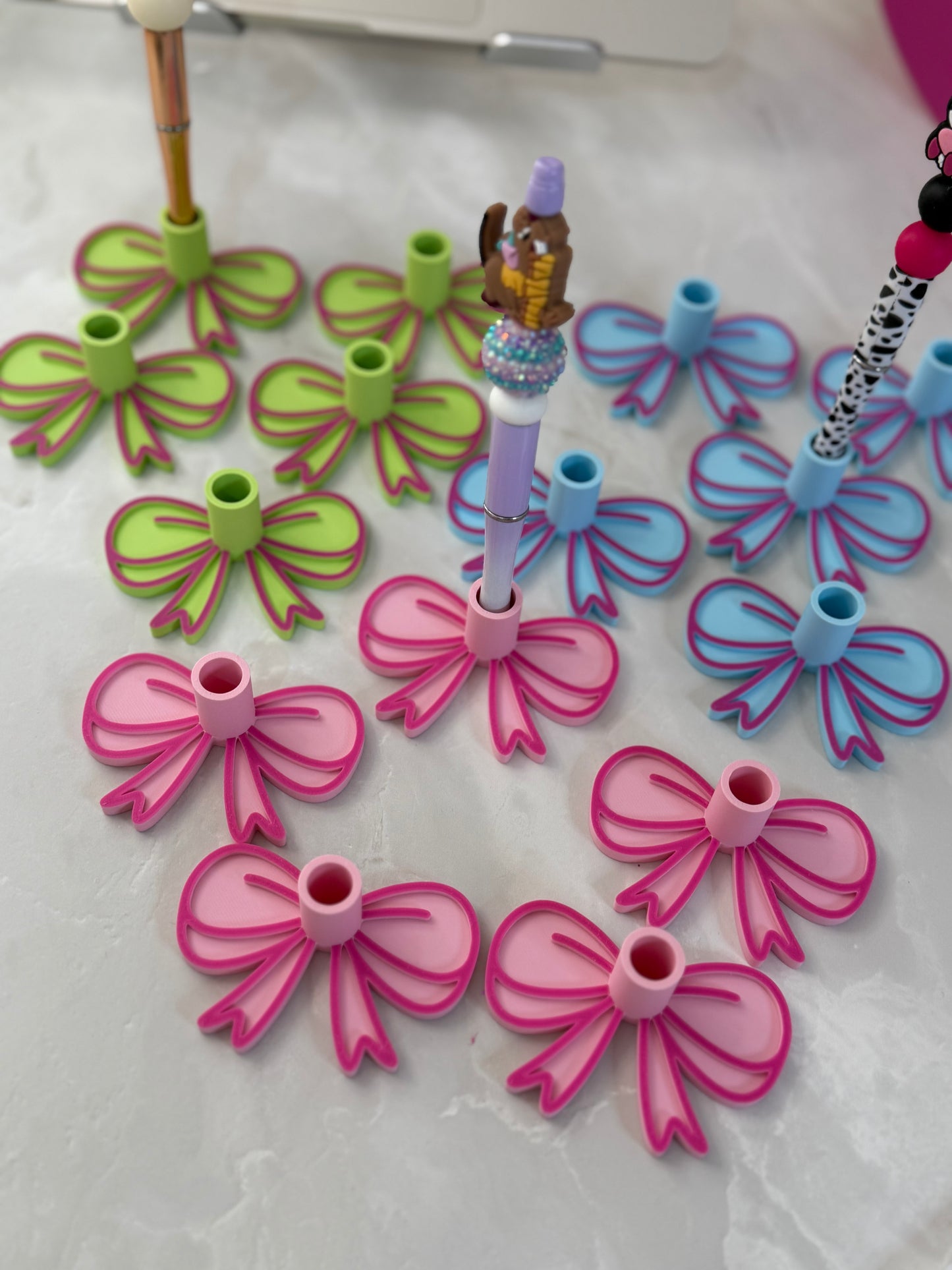 Bow single pen display