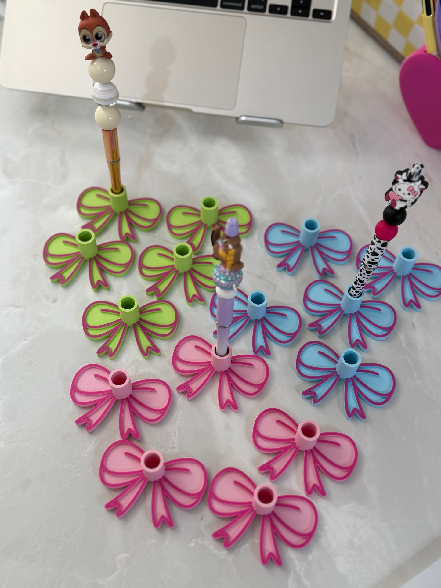 Bow single pen display