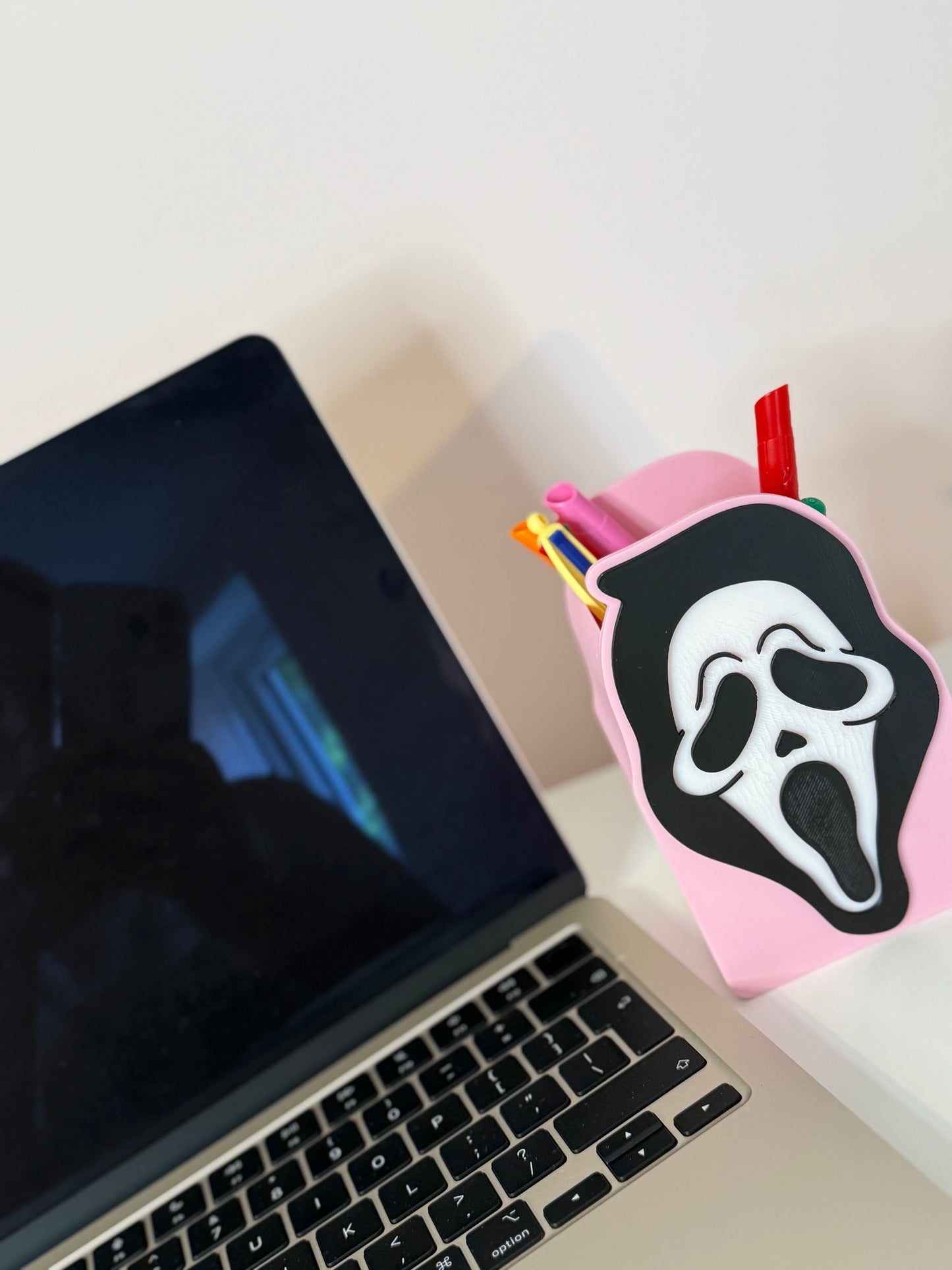 Ghostface pen pot