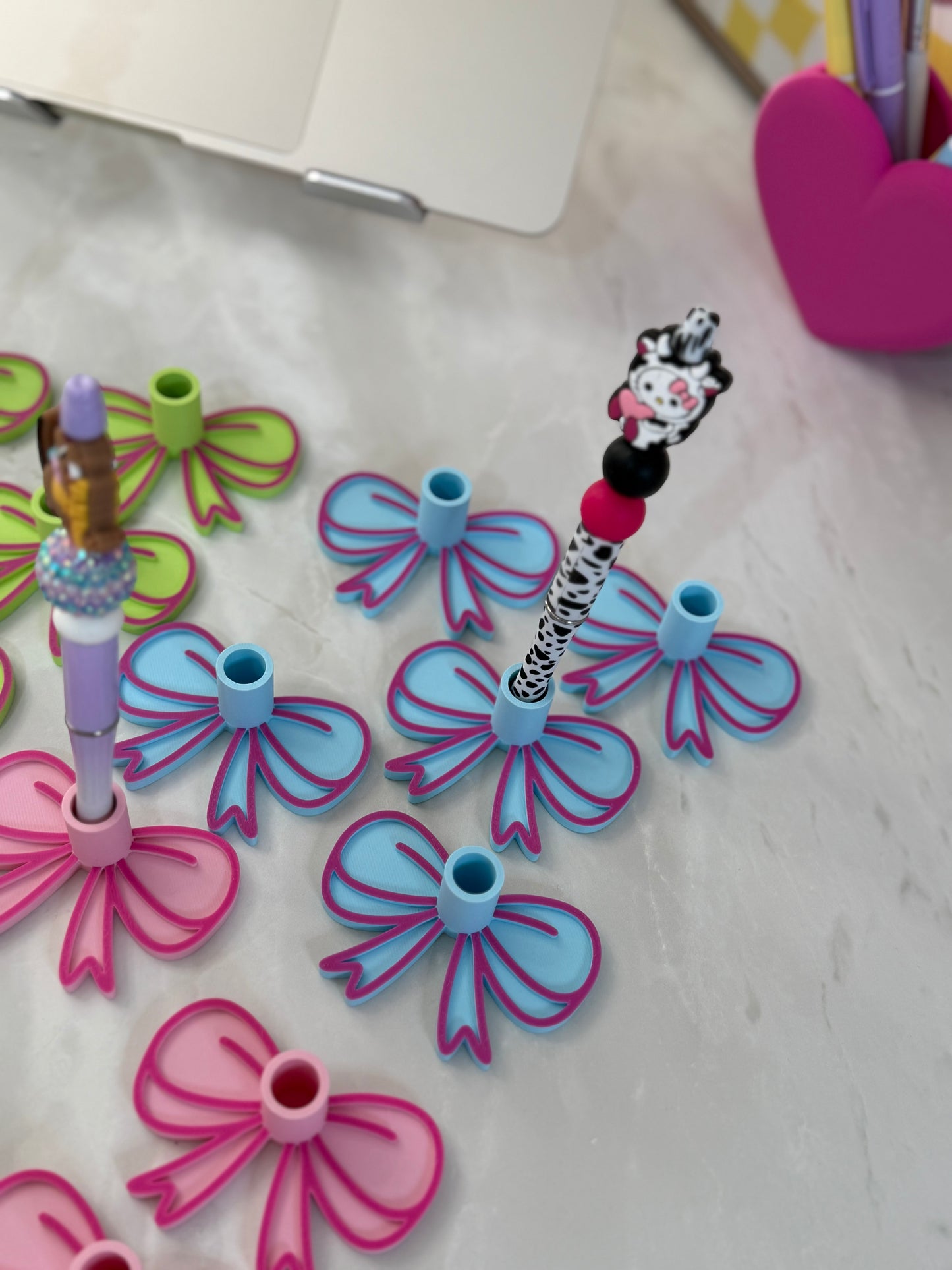 Bow single pen display
