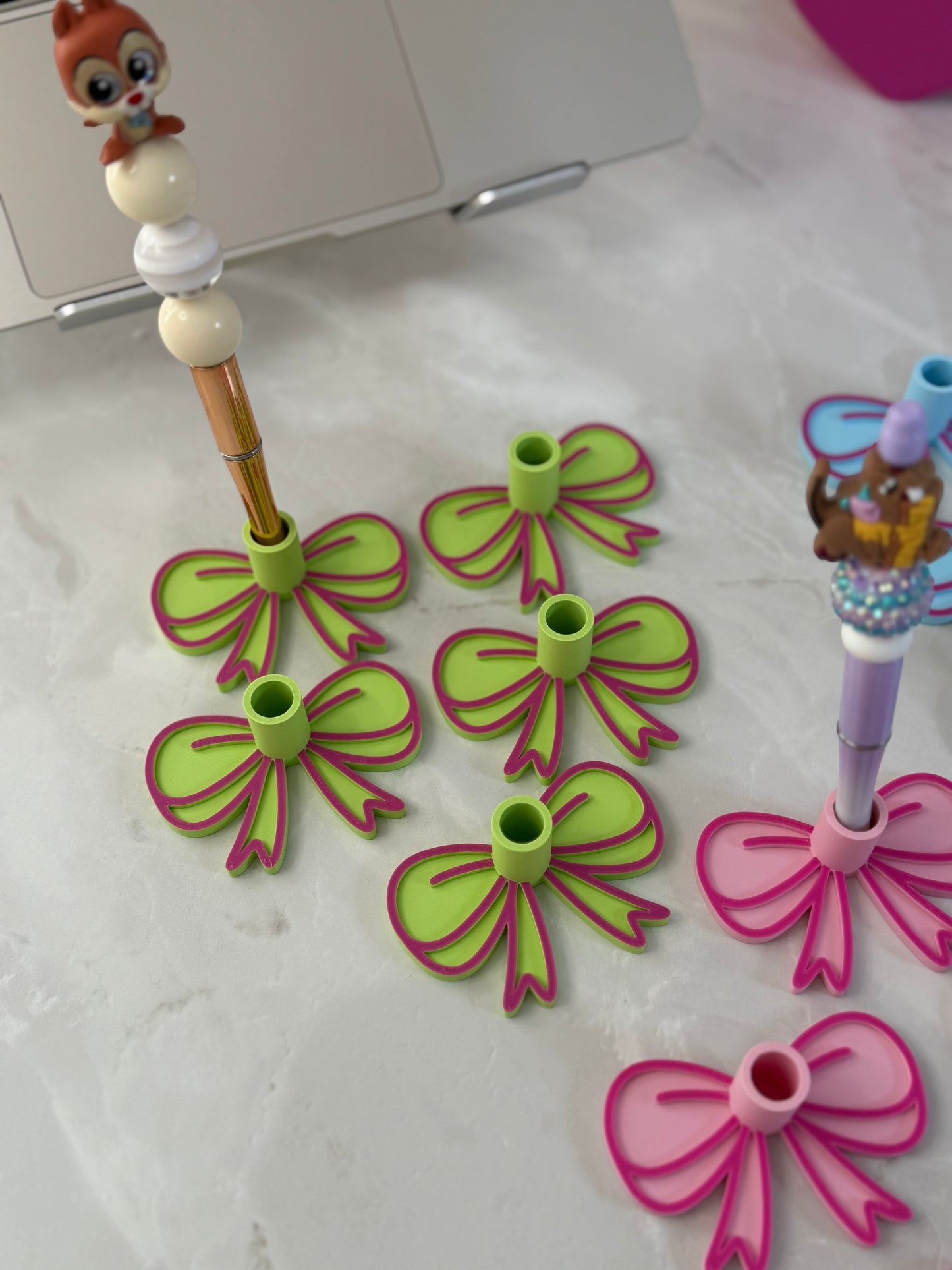 Bow single pen display