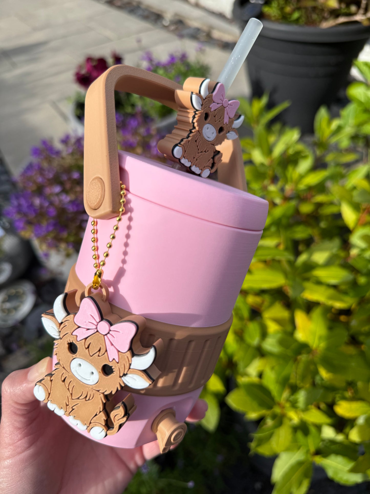 Highland cow can holder