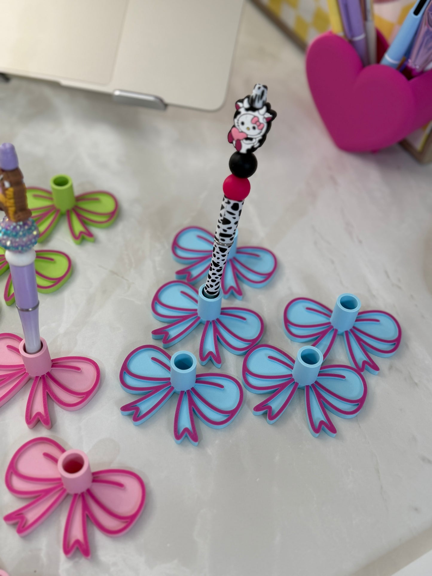 Bow single pen display