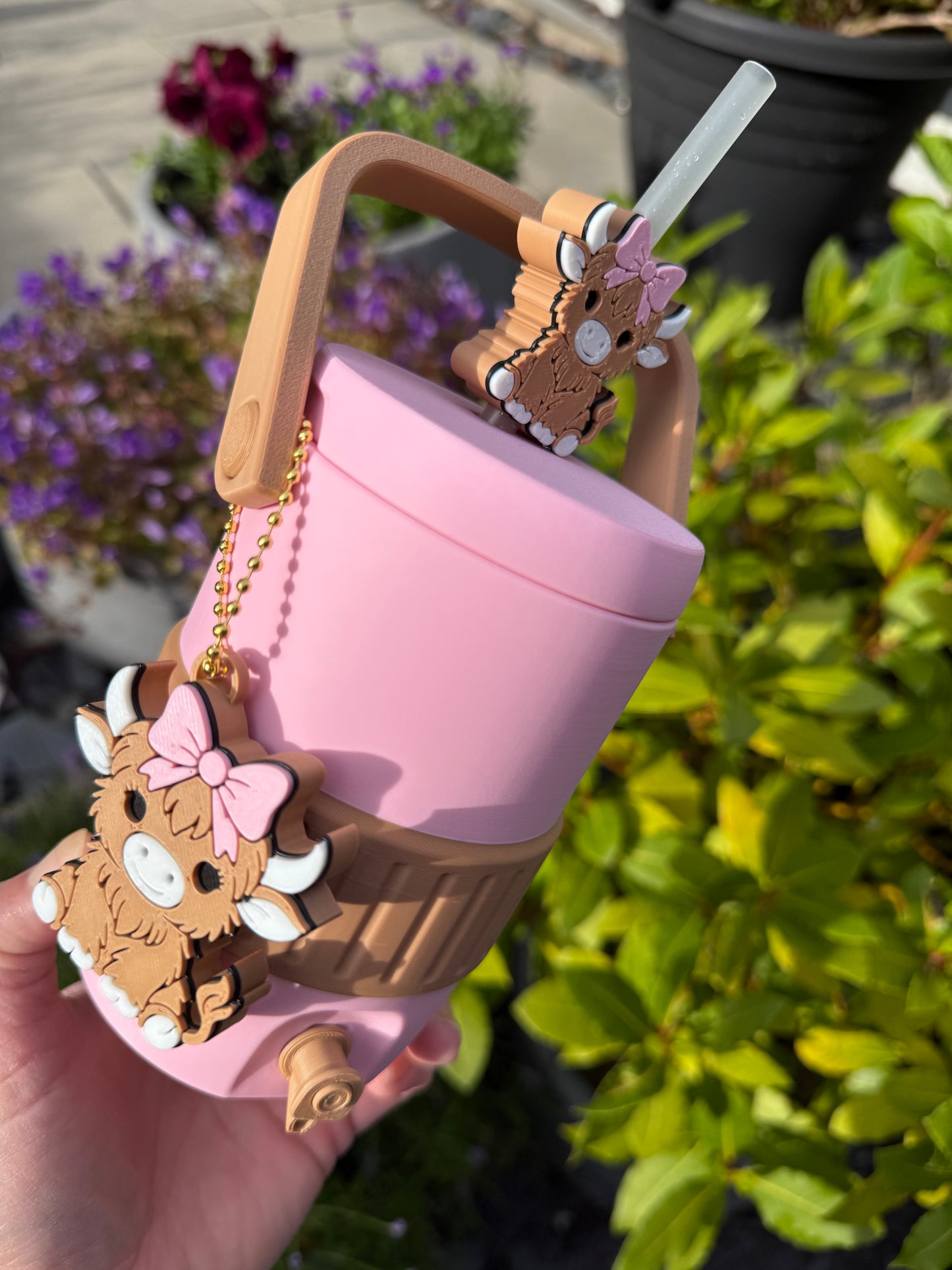 Highland cow can holder