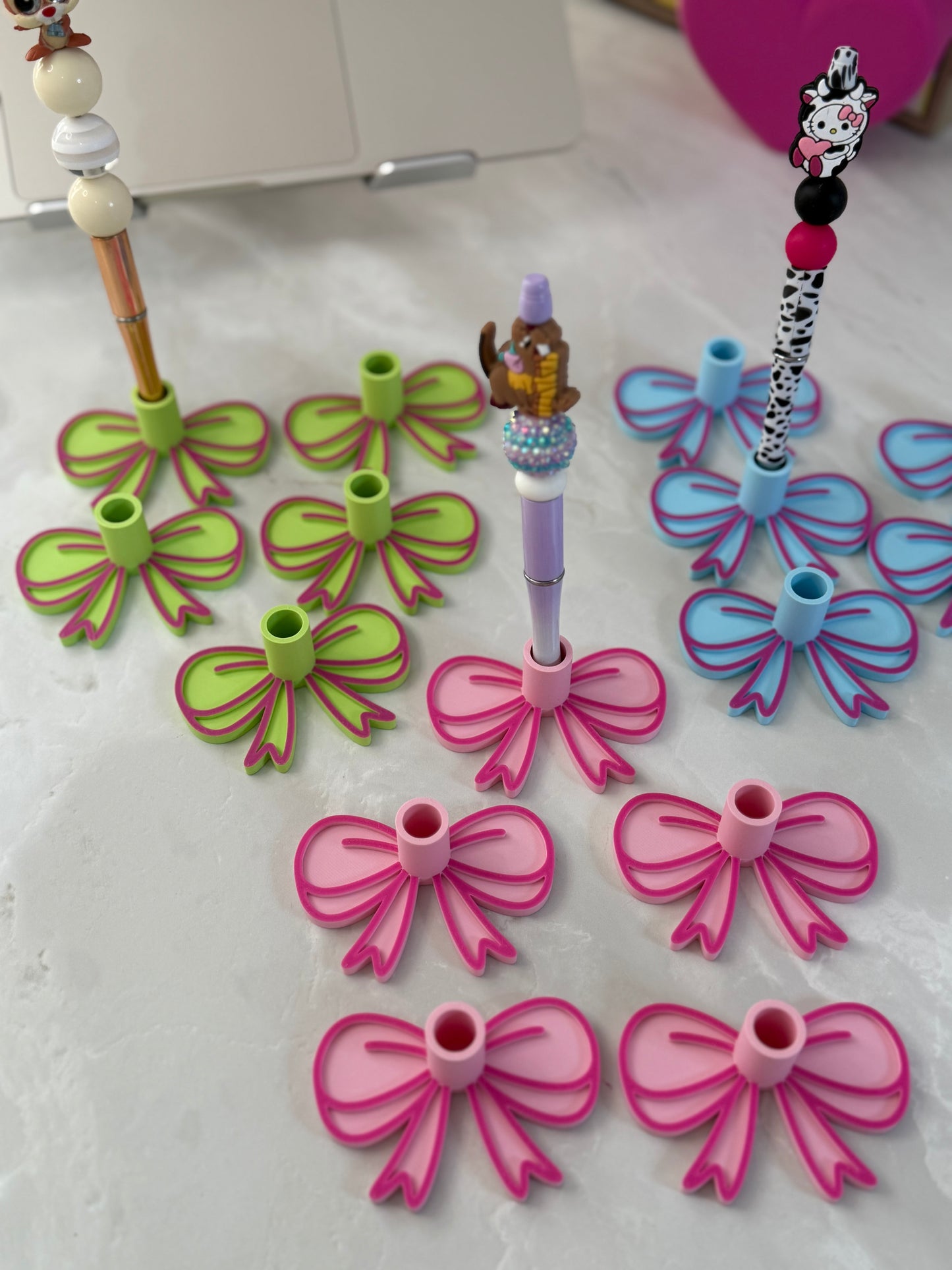 Bow single pen display